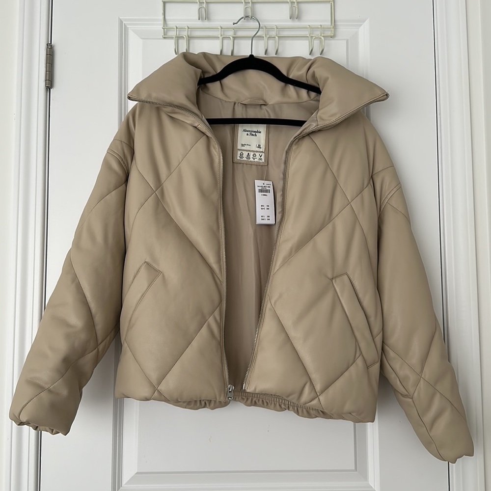 NWT 𝅺A&F Oversized Vegan Leather Diamond Puffer (Cream, XS)